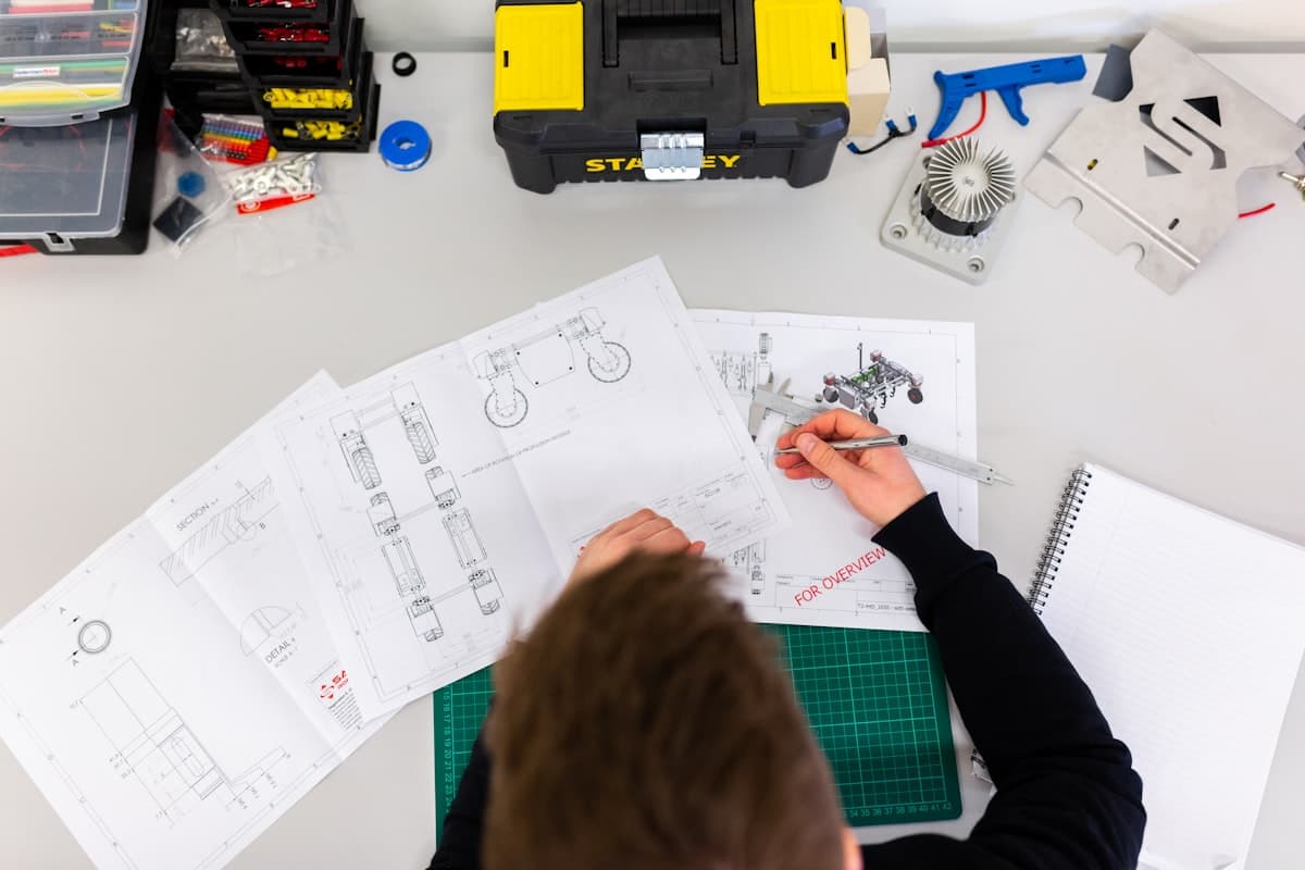 Technician performing a free device diagnostic Technician performing a free device diagnostic
